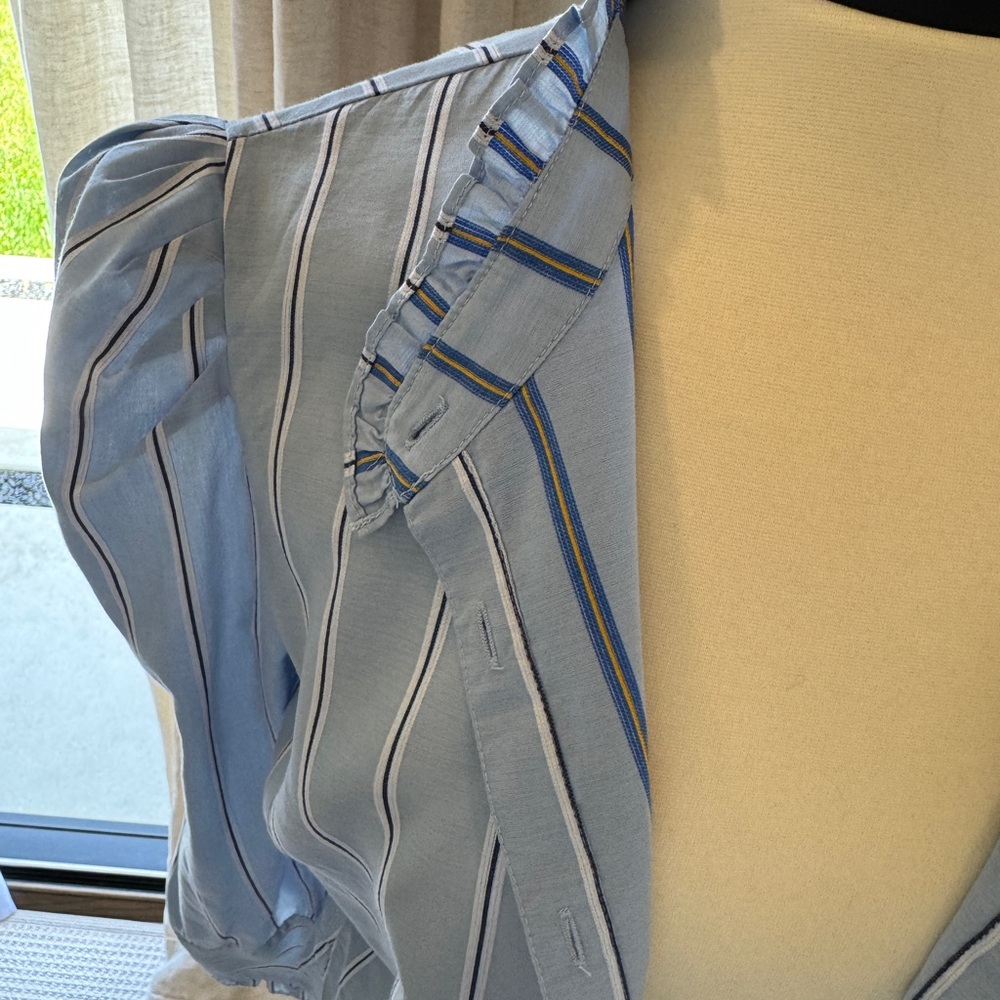 Veronica Beard Light Blue Blouse with Ruffled Bib Collar - Size L - Picture 5 of 11